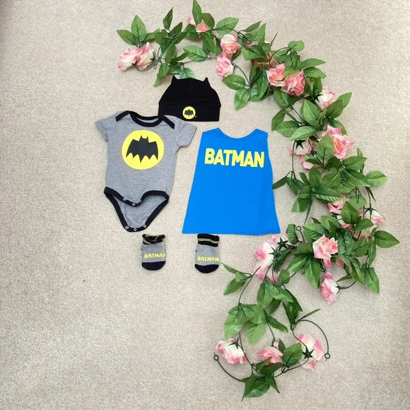 Preloved Baby Boy's Batman Outfit - Perfect for Little Superheroes, 0-6 Months - Picture 8 of 13